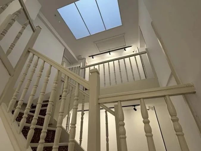 Escalera con claraboya