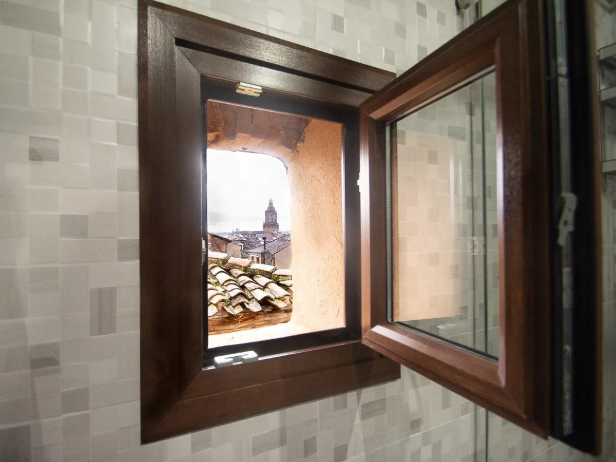 Ventana con vistas a los tejados de El Burgo de Osma
