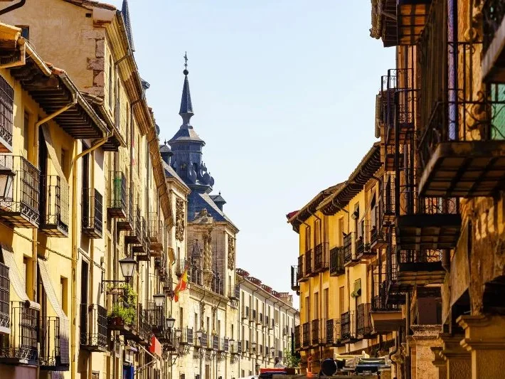 Calle Mayor con soportales