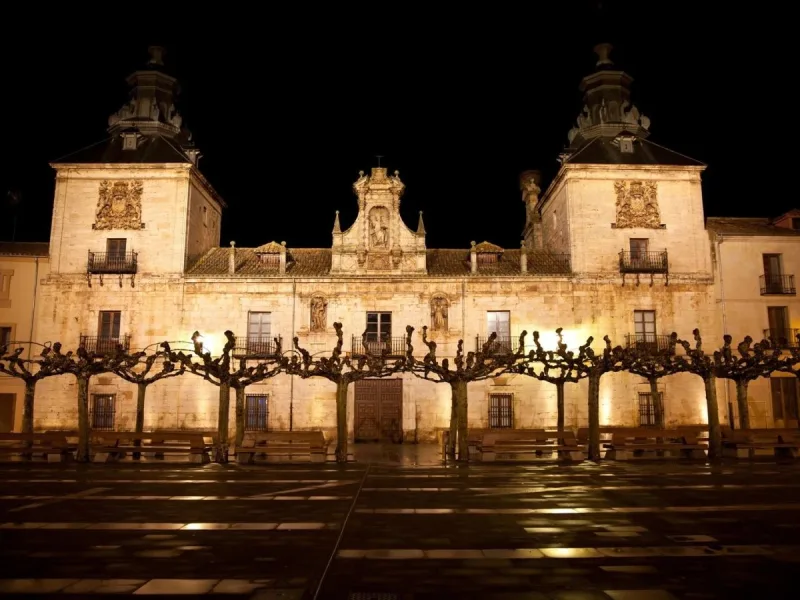 Plaza Mayor iluminada de noche